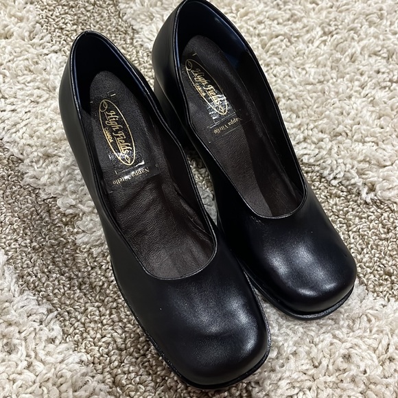 Brand new leather classic heels - Picture 2 of 5